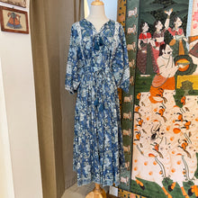 Load image into Gallery viewer, Panelled skirt with pockets - denim blue floral
