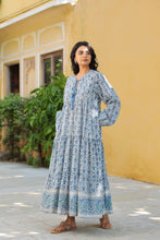 Load image into Gallery viewer, the Thyme maxi - greyish blue floral
