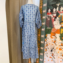 Load image into Gallery viewer, The NUTMEG midi - grey w/ blue floral
