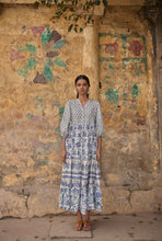 Load image into Gallery viewer, the CHILLI maxi - white and blue floral
