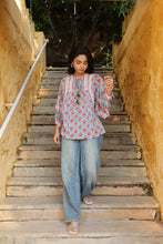 Load image into Gallery viewer, the MINT top - turquoise blue with pink butis
