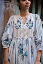 Load image into Gallery viewer, The NUTMEG midi - white and blue buta
