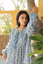 Load image into Gallery viewer, the Thyme maxi - greyish blue floral
