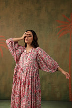 Load image into Gallery viewer, The NUTMEG midi - white &amp; pink floral
