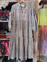 Load image into Gallery viewer, The WASABI midi - pea green with pink butis
