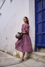Load image into Gallery viewer, the ANISE midi - vintage navy with red butis
