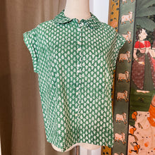 Load image into Gallery viewer, Sesame top - pine green w/ white butis
