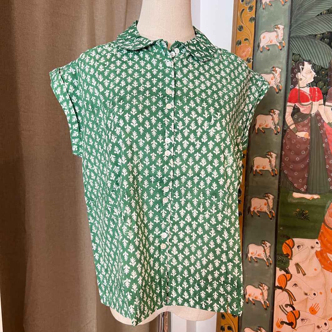 Sesame top - pine green w/ white butis