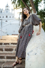 Load image into Gallery viewer, The NUTMEG midi - black bagru

