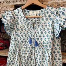 Load image into Gallery viewer, the DILL top - white blue butis
