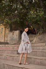 Load image into Gallery viewer, The NUTMEG mini - white with blue buta
