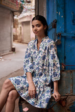 Load image into Gallery viewer, the SAFFRON mini - white and blue floral
