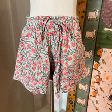 Load image into Gallery viewer, Pyjamas shorts set - light green w/ pink floral
