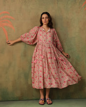 Load image into Gallery viewer, The NUTMEG midi - soft pink floral

