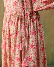 Load image into Gallery viewer, The NUTMEG midi - soft pink floral
