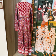 Load image into Gallery viewer, the Thyme maxi - red colourful floral
