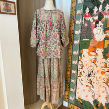 Load image into Gallery viewer, the MINT top - pea green w/ fuchsia floral
