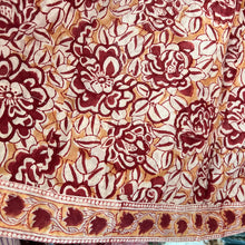 Load image into Gallery viewer, Panelled skirt with pockets - beige with red floral
