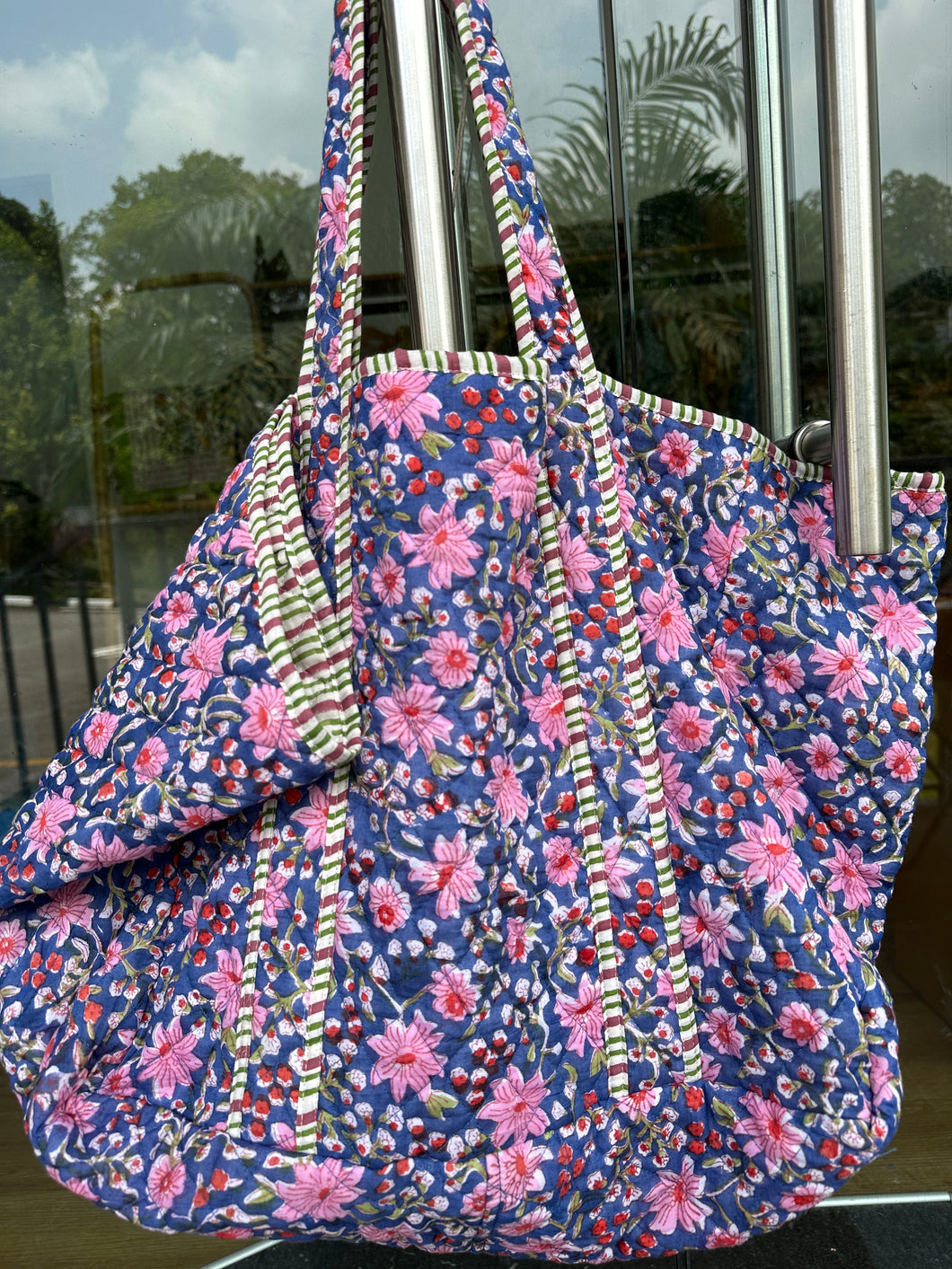 The neverfull tote - blue fun floral