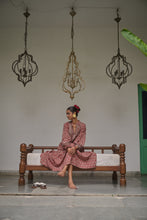 Load image into Gallery viewer, The WASABI midi - Brown with red butis
