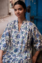 Load image into Gallery viewer, the SAFFRON mini - white and blue floral
