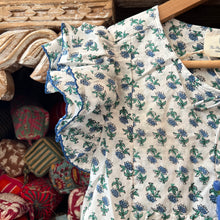 Load image into Gallery viewer, the DILL top - white blue butis
