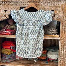 Load image into Gallery viewer, the DILL top - white blue butis

