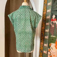 Load image into Gallery viewer, Sesame top - pine green w/ white butis
