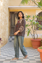Load image into Gallery viewer, the MINT top - black bagru
