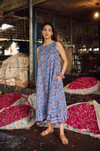 Load image into Gallery viewer, the KAFFIR midi - blue with red floral
