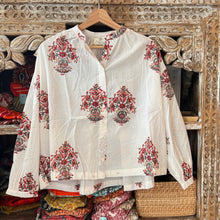 Load image into Gallery viewer, The CLOVE top - white with red buta
