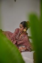 Load image into Gallery viewer, The WASABI midi - Brown with red butis
