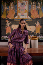 Load image into Gallery viewer, The BASIC shirt - Vintage NAVY with red butis
