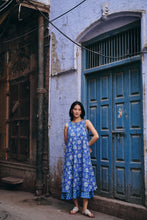 Load image into Gallery viewer, the KAFFIR midi - blue floral
