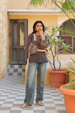 Load image into Gallery viewer, the MINT top - black bagru

