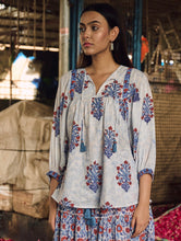 Load image into Gallery viewer, the NUTMEG top - white &amp; blue/red floral
