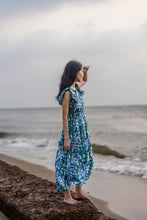 Load image into Gallery viewer, the CILANTRO midi - blue &amp; green floral
