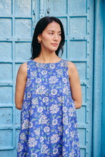 Load image into Gallery viewer, the KAFFIR midi - blue floral
