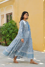 Load image into Gallery viewer, the Thyme maxi - greyish blue floral
