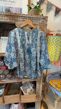 Load image into Gallery viewer, the MINT top - denim blue floral
