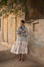 Load image into Gallery viewer, the WASABI midi  - white &amp; blue floral
