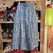 Load image into Gallery viewer, Panelled skirt with pockets - soft blue floral
