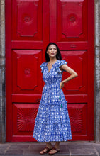 Load image into Gallery viewer, the CILANTRO midi - deep blue w/ white floral
