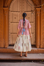 Load image into Gallery viewer, the CELERY top - pink geometric block printed
