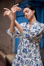 Load image into Gallery viewer, the SAFFRON mini - white and blue floral
