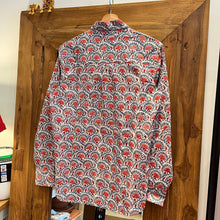 Load image into Gallery viewer, The BASIC shirt - white with pink floral
