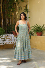 Load image into Gallery viewer, the SENF maxi - green w/ blue floral
