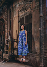 Load image into Gallery viewer, the KAFFIR midi - blue floral

