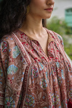 Load image into Gallery viewer, the MINT top - brown with red and pink floral
