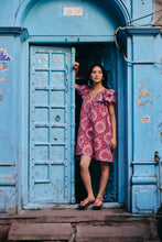 Load image into Gallery viewer, the MACE mini - red geometric print
